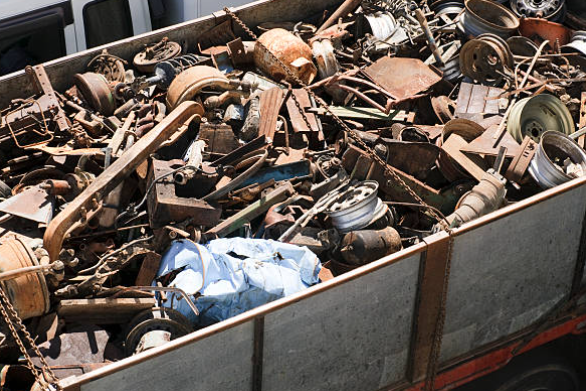 Container pieno di rottami metallici